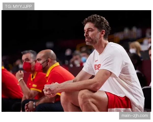 镜头记录：意大利老将玛尔塔·加斯帕里赛后泪洒赛场，宣布从国家队退役